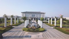 匠心独运：二十四孝浮雕柱的艺术呈现与文化传承