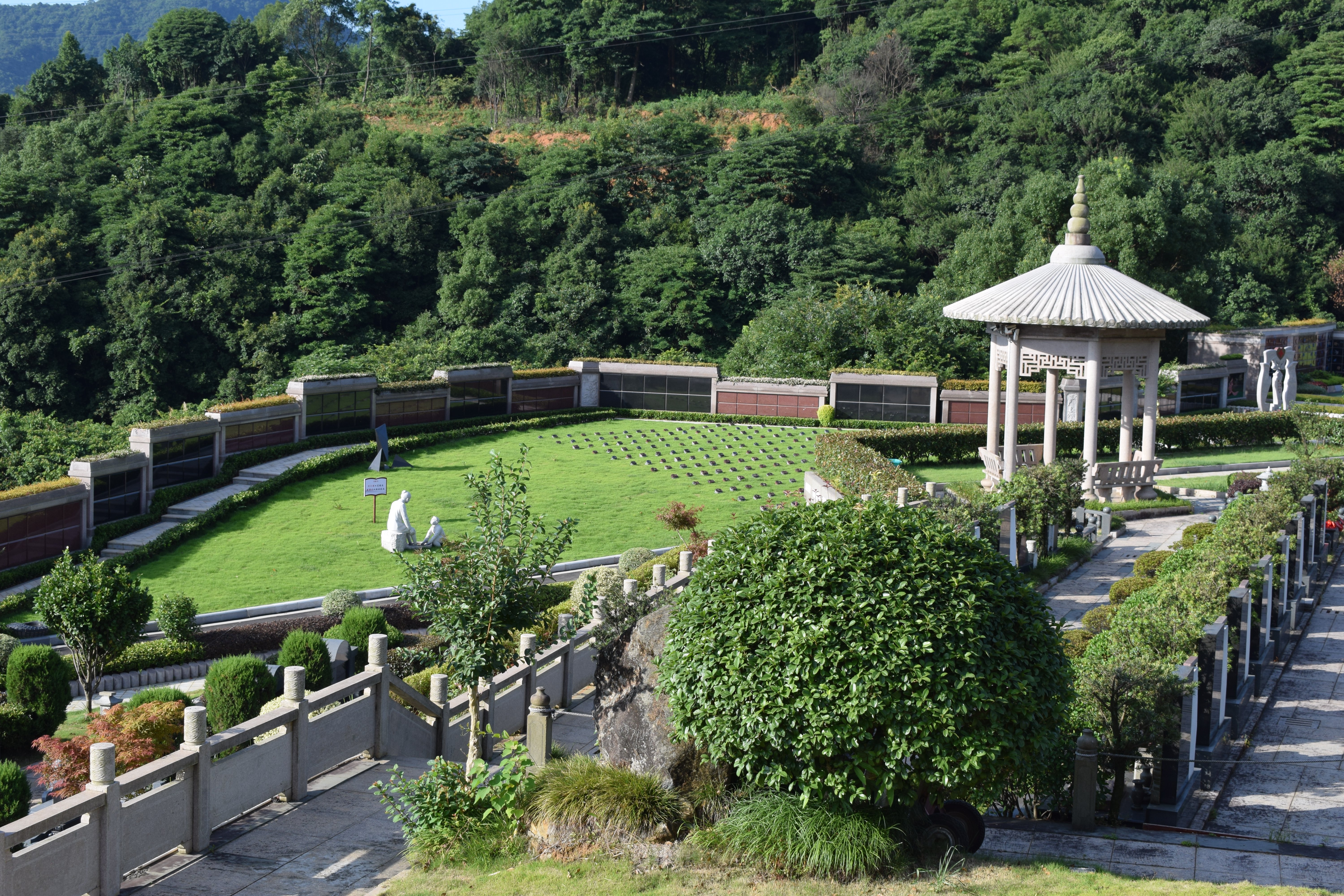 利来国际app引领公墓行业转型升级，创新实践获社会广泛认可